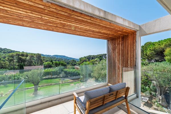 Mougins : Villa contemporaine, 6 chambres, piscine et vue mer