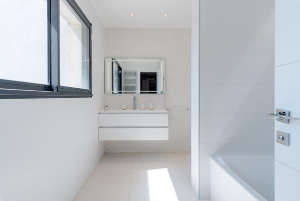 Mougins : Villa contemporaine, 6 chambres, piscine et vue mer