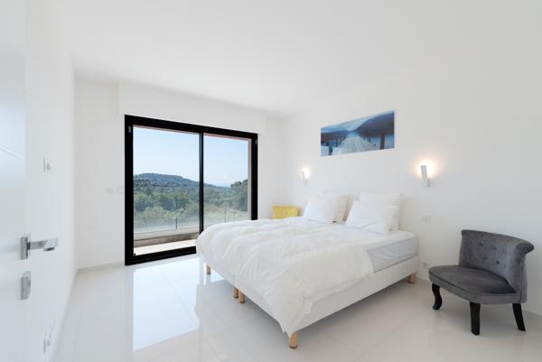 Mougins : Villa contemporaine, 6 chambres, piscine et vue mer