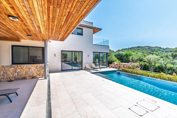 Mougins : Villa contemporaine, 6 chambres, piscine et vue mer