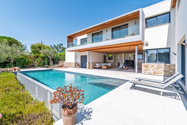 Mougins : Villa contemporaine, 6 chambres, piscine et vue mer