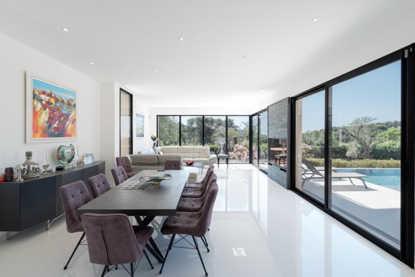 Mougins : Villa contemporaine, 6 chambres, piscine et vue mer
