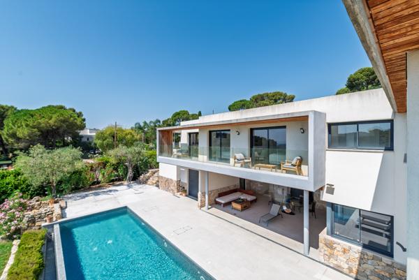 Mougins : Villa contemporaine, 6 chambres, piscine et vue mer