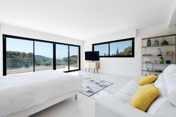 Mougins : Villa contemporaine, 6 chambres, piscine et vue mer