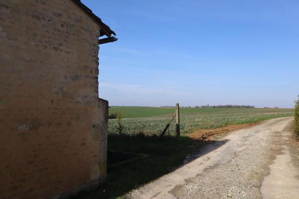 Maison en pierre, 3 chambres sur terrain 1186m2