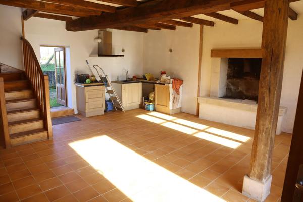 Maison en pierre, 3 chambres sur terrain 1186m2