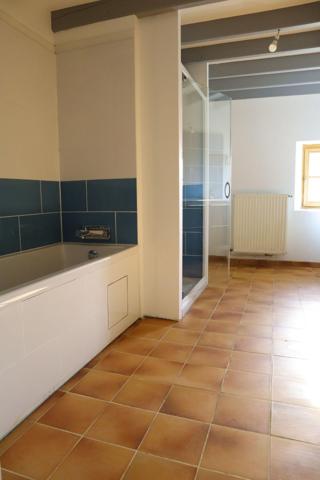 Maison en pierre, 3 chambres sur terrain 1186m2