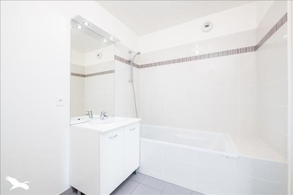 Appartement à louer 705 € CC PESSAC 2 p 45 m² DPE C