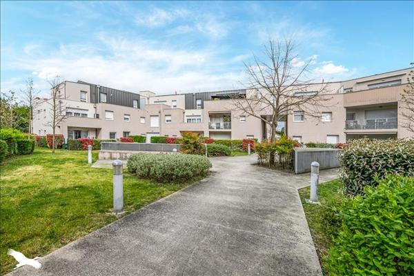 Appartement à louer 705 € CC PESSAC 2 p 45 m² DPE C