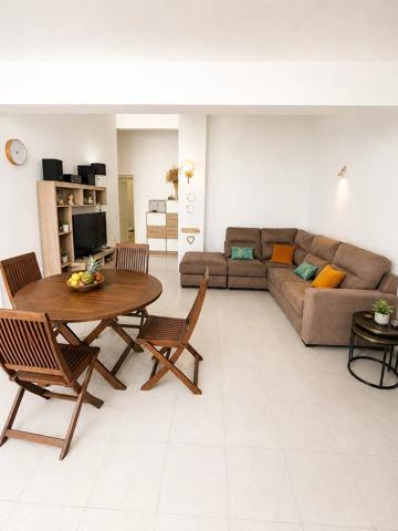 Vente                                                      Appartement
                        
                     3 pièces                                         à Saint-Joseph
