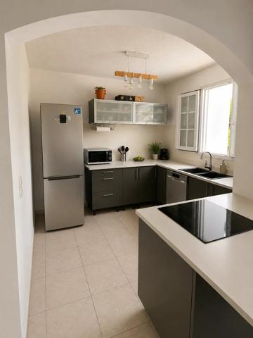 Vente                                                      Appartement
                        
                     3 pièces                                         à Saint-Joseph