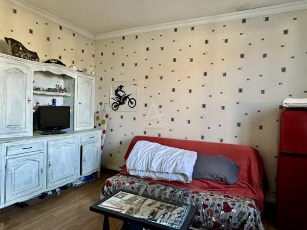 Angoulême  Quartier très calme, proche Gare et Centre Commercial Leclerc, maison F4 avec garage et jardin.