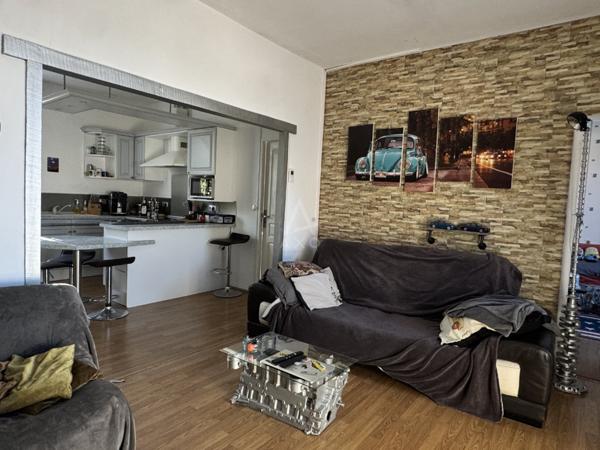 Angoulême  Quartier très calme, proche Gare et Centre Commercial Leclerc, maison F4 avec garage et jardin.