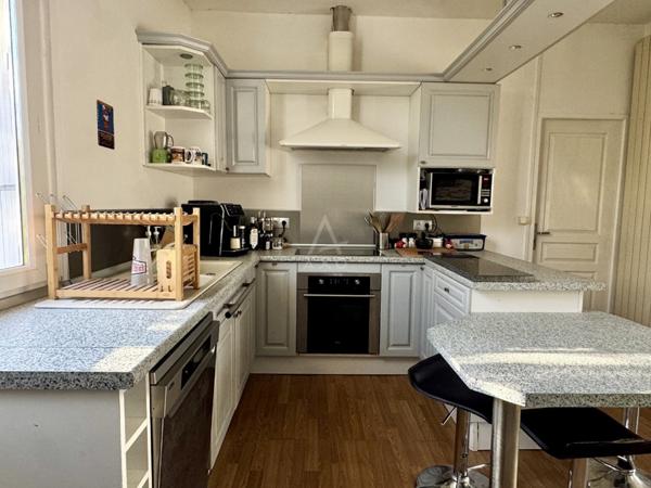 Angoulême  Quartier très calme, proche Gare et Centre Commercial Leclerc, maison F4 avec garage et jardin.