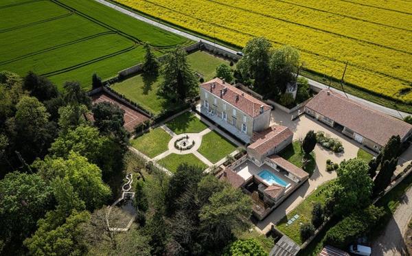 Charmant logis vendéen avec nombreuses dépendances dans le sud de la Vendée
