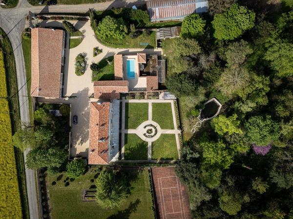 Charmant logis vendéen avec nombreuses dépendances dans le sud de la Vendée