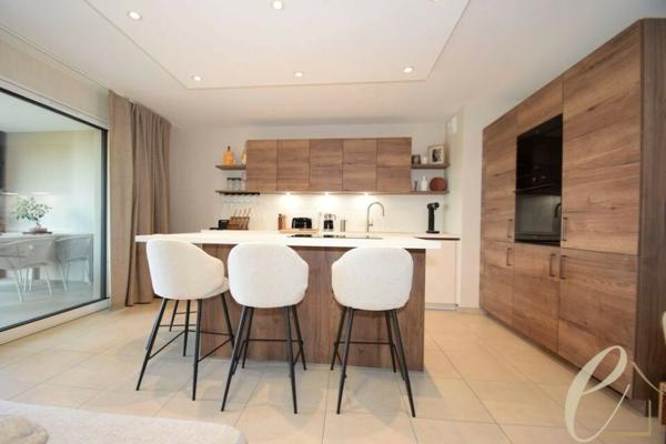 GENAS – Ravissant T3 meublé en rez-de-jardin de 64 m² avec 117 m² d’extérieurs et 2 stationnements