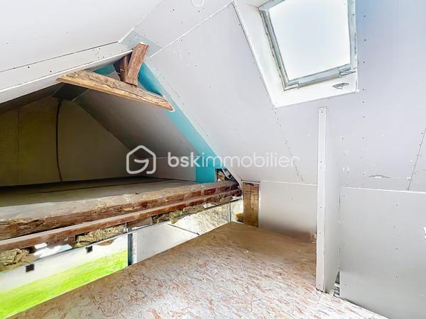 À 15 minutes de Chambly, découvrez cette maison de village de 120 m² habitables offrant un potentiel d’évolution jusqu’à 180 m² grâce à sa dépendance communicante.

✨ 120 m² habitables
✨ Potentiel jusqu’à 180 m²
✨ 3 grandes chambres
✨ Dépendance communicante
✨ Pompe à chaleur récente
✨ Ballon thermodynamique
✨ Garage
✨ Plusieurs stationnements
✨ Jardin agréable et facile à entretenir
✨ DPE C

Cette maison s’adapte à de nombreux projets :

✔️ Famille avec enfants
✔️ Famille recomposée
✔️ Télétravail
✔️ Profession libérale
✔️ Logement indépendant pour un adolescent ou un parent
✔️ Projet locatif ou revenu complémentaire

📍 Amblainville

💰 315 000 € FAI

🎥 Découvrez la visite vidéo et laissez-vous surprendre par tout son potentiel.

📞 Une visite ?
📩 Un renseignement ?

Emmanuelle Escalona
BSK Immobilier
06 21 22 18 65

#amblainville #maisonavendre #immobilier #bskimmobilier #oise valdoise maisonfamiliale investissementimmobilier teletravail dependance maisonavecgarage projetimmobilier visitevideo nouveauteimmobiliere