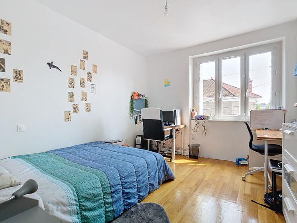 Appartement Brive La Gaillarde quartier des Rosiers - 106 m2 - 2 ème étages - balcon - cave - 3 chambres