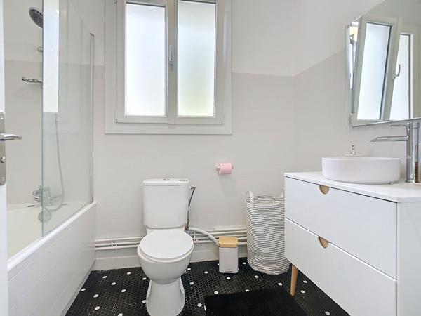 Appartement Brive La Gaillarde quartier des Rosiers - 106 m2 - 2 ème étages - balcon - cave - 3 chambres