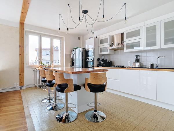 Appartement Brive La Gaillarde quartier des Rosiers - 106 m2 - 2 ème étages - balcon - cave - 3 chambres