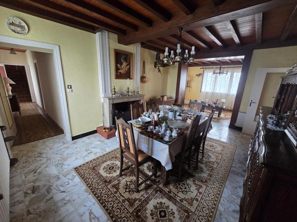 une propriété avec dépendances à Auxonne