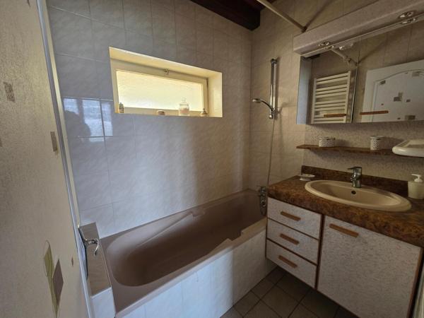 une propriété avec dépendances à Auxonne