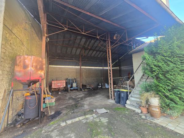 une propriété avec dépendances à Auxonne