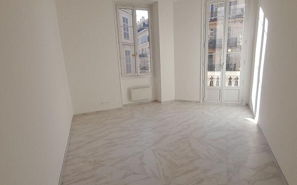 Appartement à louer    3 pièces •  Nice