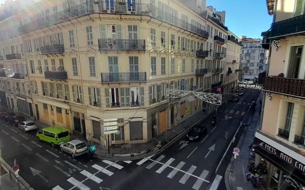 Appartement à louer    3 pièces •  Nice