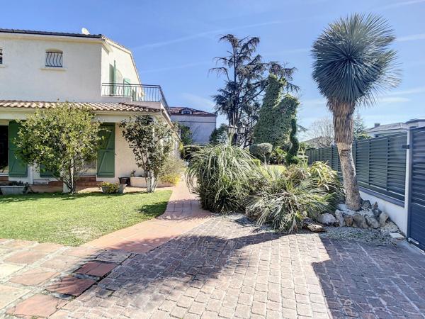 Villa T8 coeur village Fenouillet