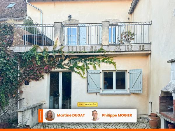 Maison de bourg rénovée, 6 pièces, garage, terrasse et cour à SAINT GERAND LE PUY (03)