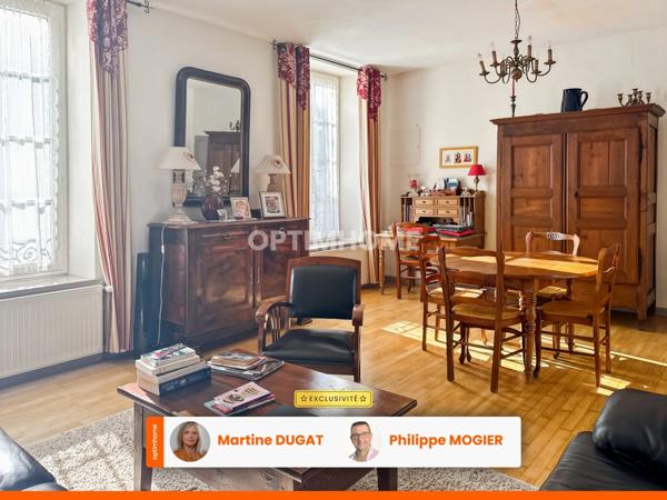 Maison de bourg rénovée, 6 pièces, garage, terrasse et cour à SAINT GERAND LE PUY (03)