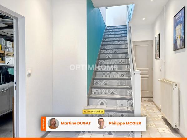 Maison de bourg rénovée, 6 pièces, garage, terrasse et cour à SAINT GERAND LE PUY (03)