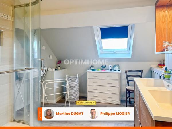 Maison de bourg rénovée, 6 pièces, garage, terrasse et cour à SAINT GERAND LE PUY (03)