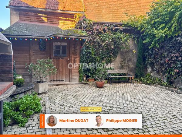 Maison de bourg rénovée, 6 pièces, garage, terrasse et cour à SAINT GERAND LE PUY (03)