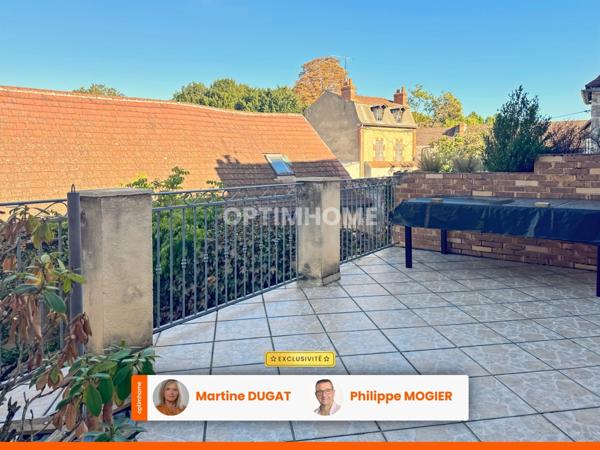 Maison de bourg rénovée, 6 pièces, garage, terrasse et cour à SAINT GERAND LE PUY (03)