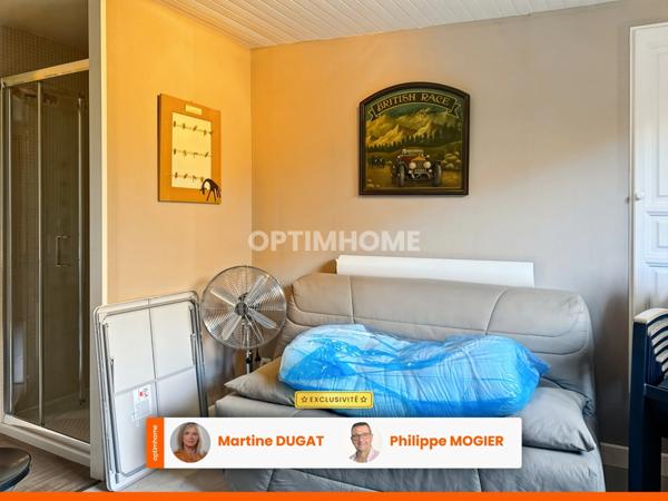 Maison de bourg rénovée, 6 pièces, garage, terrasse et cour à SAINT GERAND LE PUY (03)