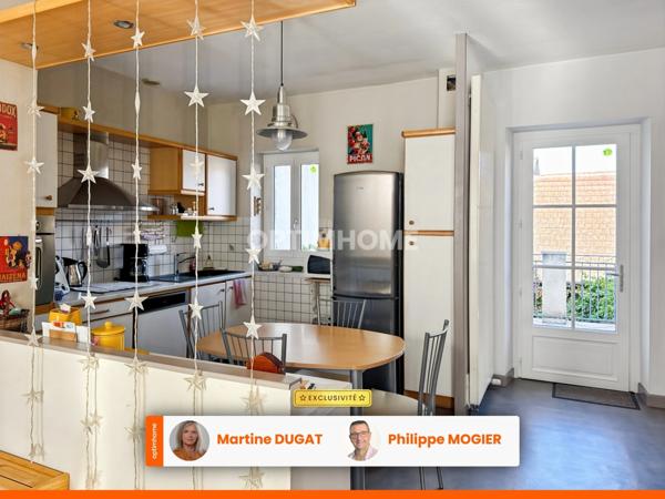 Maison de bourg rénovée, 6 pièces, garage, terrasse et cour à SAINT GERAND LE PUY (03)