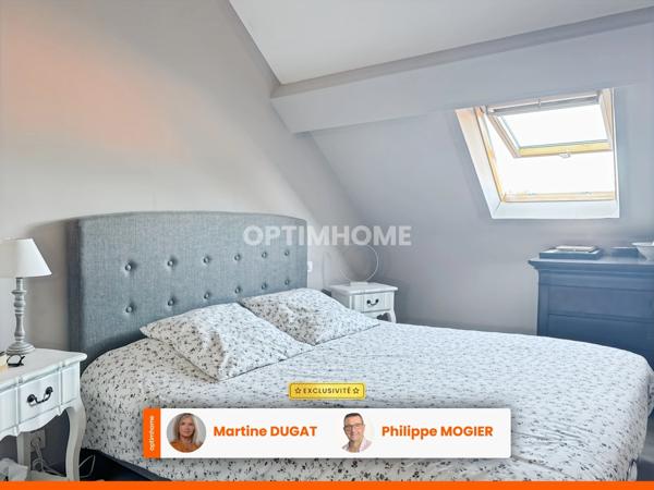 Maison de bourg rénovée, 6 pièces, garage, terrasse et cour à SAINT GERAND LE PUY (03)