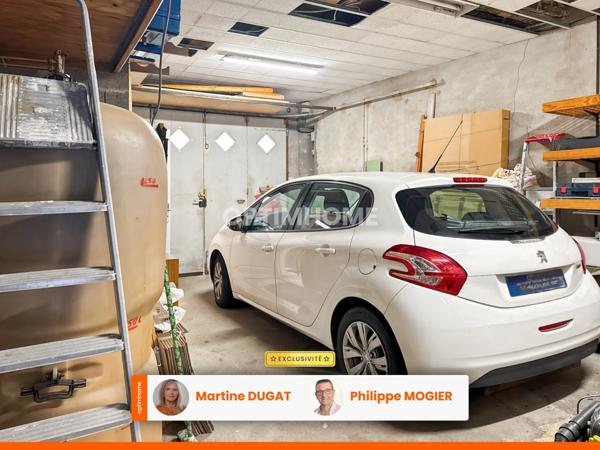 Maison de bourg rénovée, 6 pièces, garage, terrasse et cour à SAINT GERAND LE PUY (03)