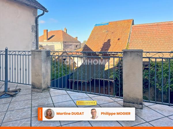 Maison de bourg rénovée, 6 pièces, garage, terrasse et cour à SAINT GERAND LE PUY (03)