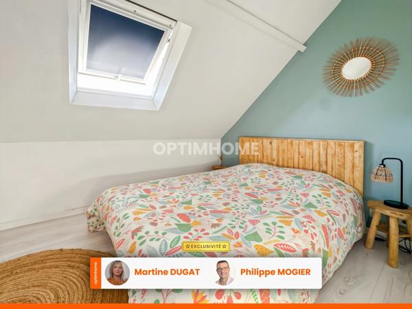 Maison de bourg rénovée, 6 pièces, garage, terrasse et cour à SAINT GERAND LE PUY (03)