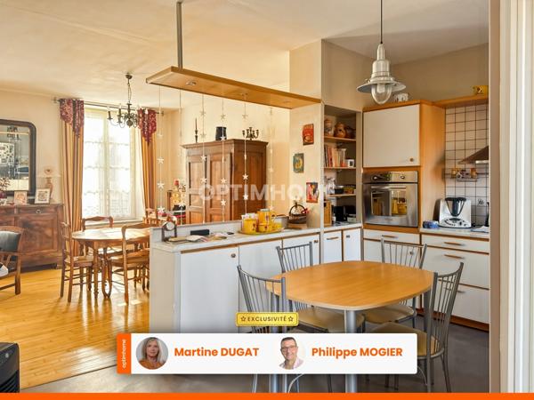 Maison de bourg rénovée, 6 pièces, garage, terrasse et cour à SAINT GERAND LE PUY (03)