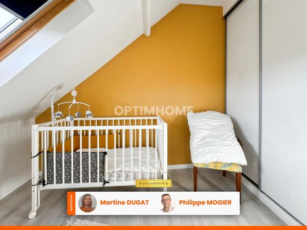 Maison de bourg rénovée, 6 pièces, garage, terrasse et cour à SAINT GERAND LE PUY (03)