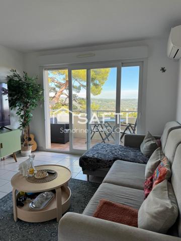 Appartement trois pièces rénové vue mer