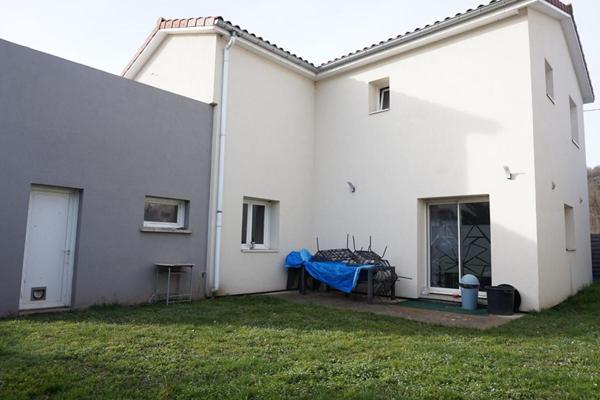 LE CHAMBON FEUGEROLLES 42500 Maison contemporaine de 2015 environ 130m² habitables 4 chambres, garage sur 496m² de terrain