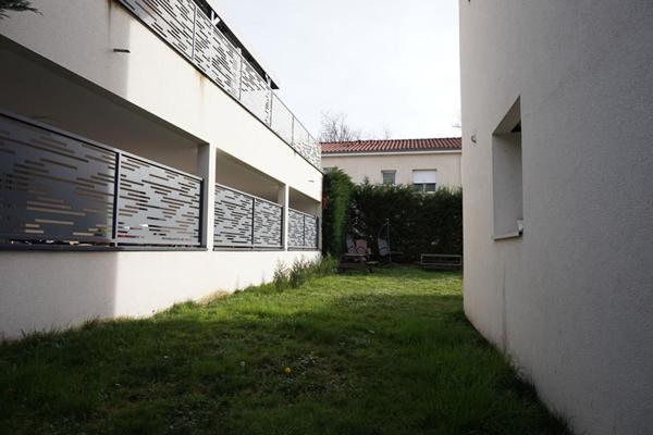 LE CHAMBON FEUGEROLLES 42500 Maison contemporaine de 2015 environ 130m² habitables 4 chambres, garage sur 496m² de terrain
