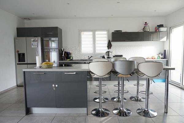 LE CHAMBON FEUGEROLLES 42500 Maison contemporaine de 2015 environ 130m² habitables 4 chambres, garage sur 496m² de terrain