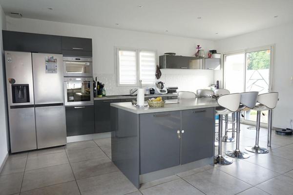 LE CHAMBON FEUGEROLLES 42500 Maison contemporaine de 2015 environ 130m² habitables 4 chambres, garage sur 496m² de terrain